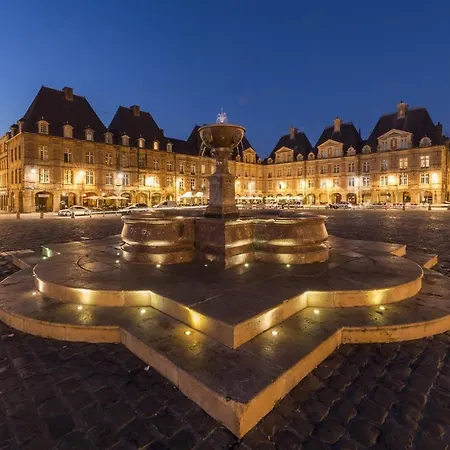 Budget Avec Parking Au Centre-ville דירה